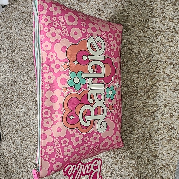 Barbie Make-up Accessory Bag - Picture 1 of 7